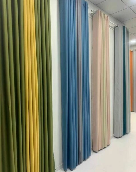 Rideaux en tissu coloré