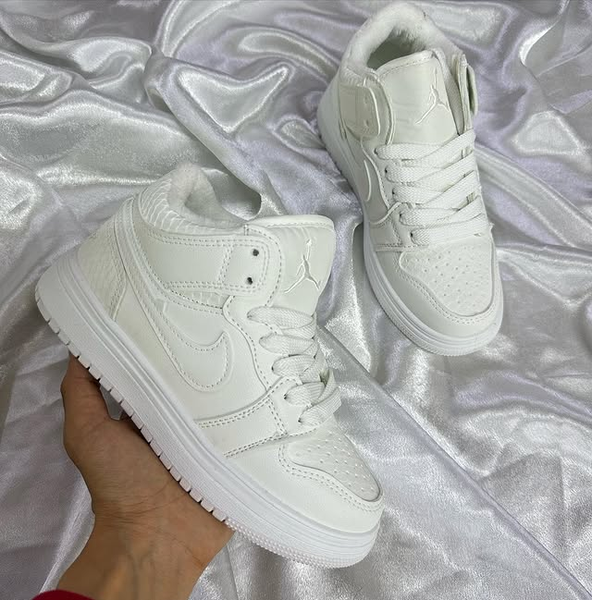 Кроссовки белые