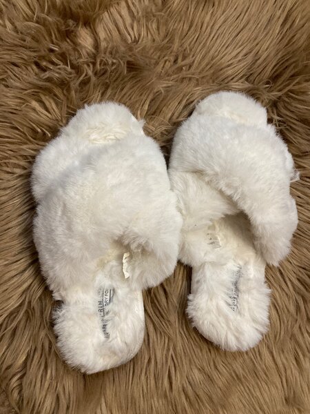 Chaussons douillets en fausse fourrure
