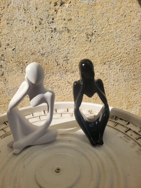 Statuettes modernes élégantes