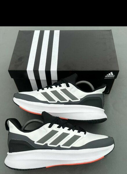 Chaussures de sport Adidas blanches et noires