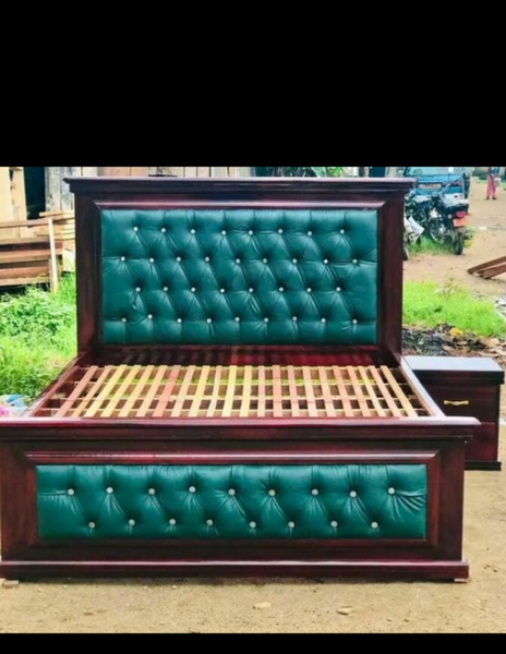 Lit double en cuir vert