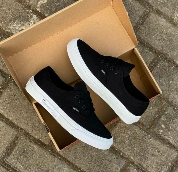 Chaussures Sneakers Noires Unisexes