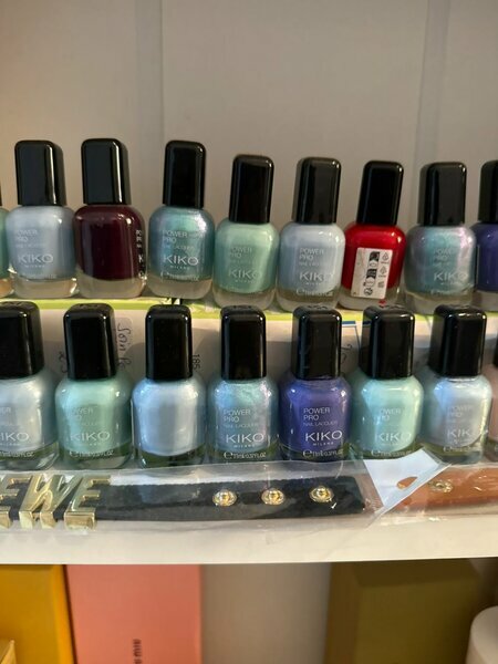 Vernis à ongles coloré - KIKO/Chanel/Adopt