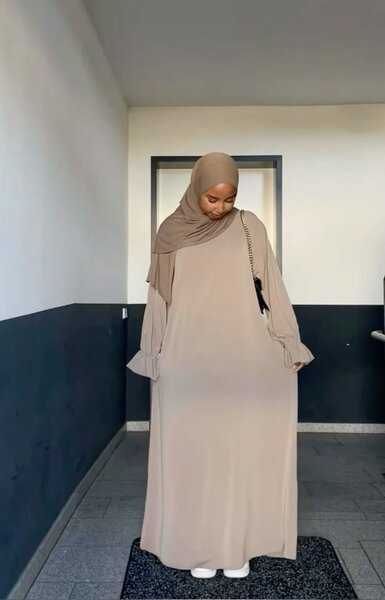 Abaya beige femme hijab