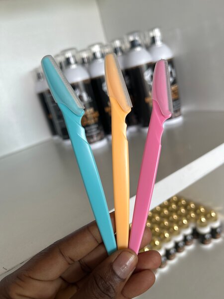 Rasoirs pour visage couleurs vives