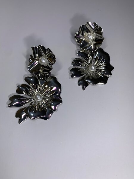 Boucles d'Oreilles Fleur Argentées