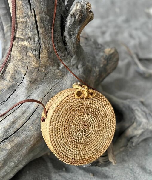 Натуральная плетёная сумочка.