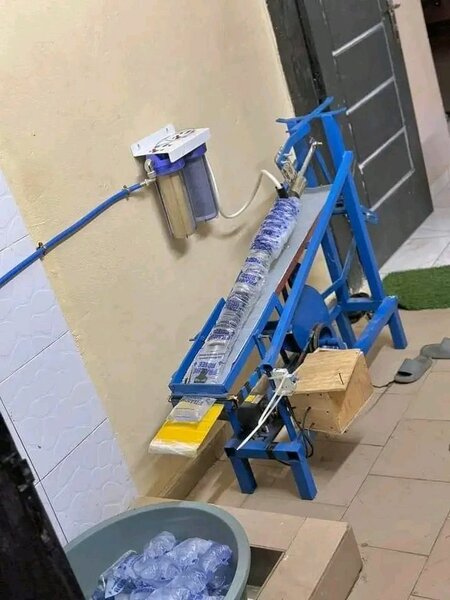 Machine à emballer sous film rétractable