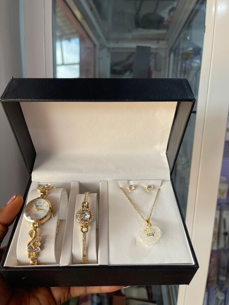 Ensemble Bijoux et Montre Élégant