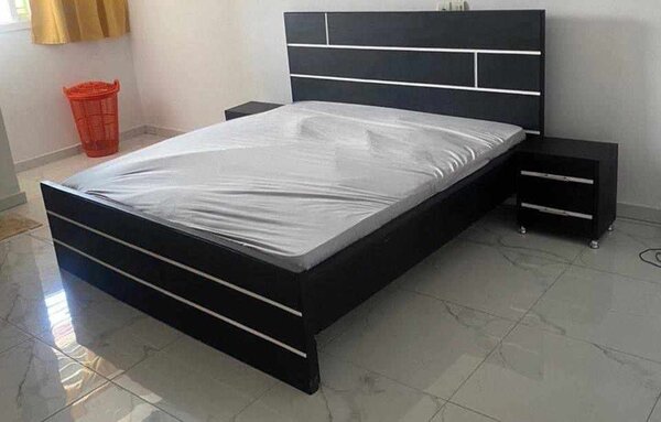 Lit double moderne en bois