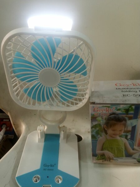 Mini ventilateur chargeable posable à led