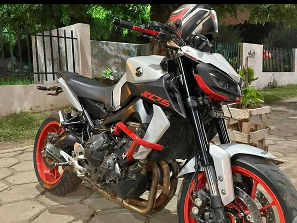 Yamaha MT 03 - Moto Yamaha - Rouge et blanc