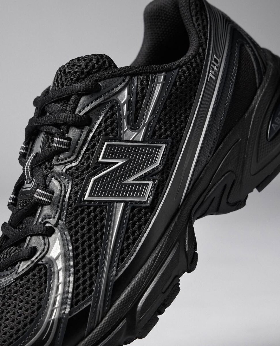 NEW BALANCE 740 BLACK