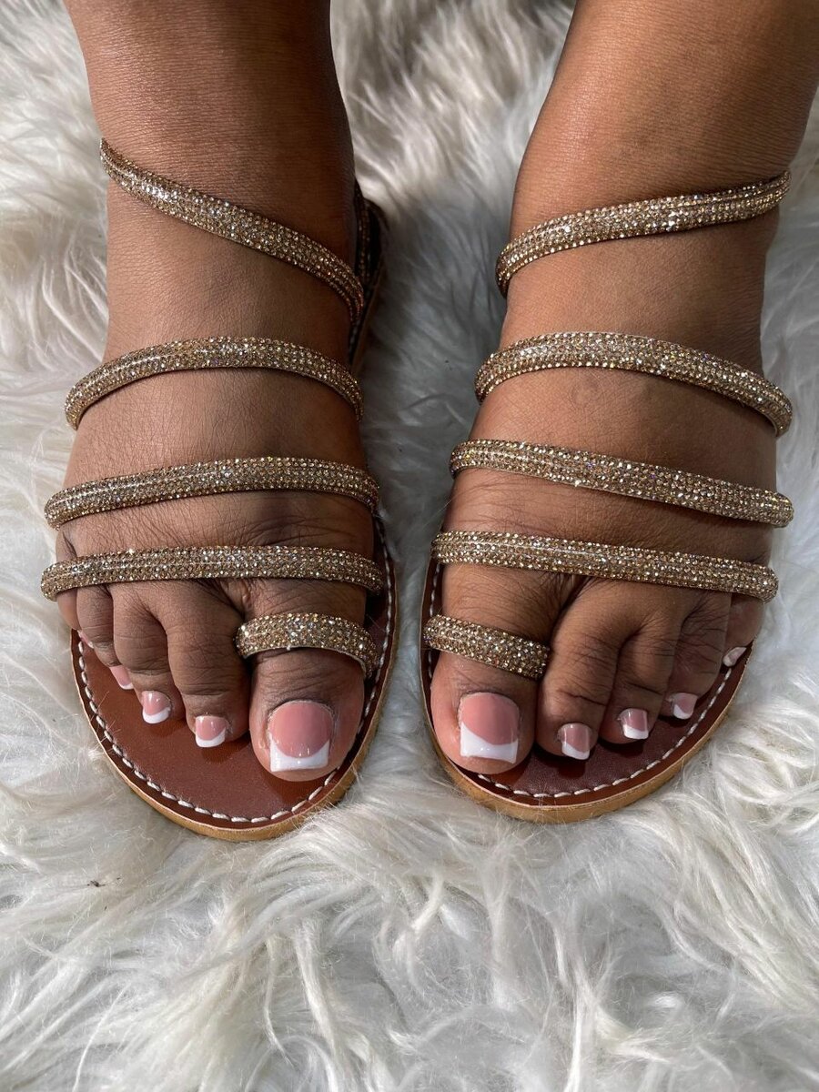 Sandales multi-lanières brillantes