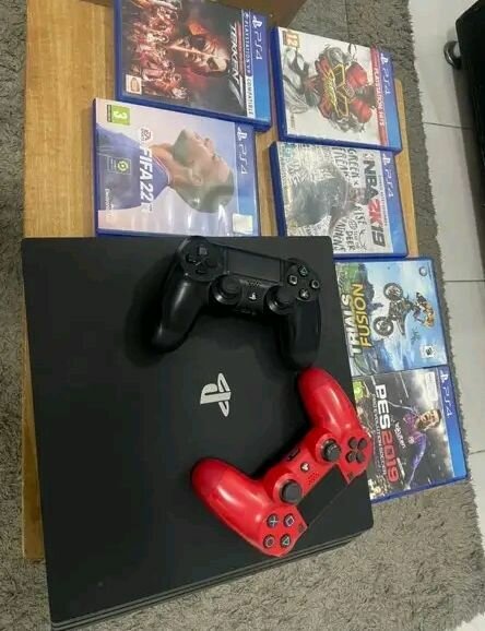 Console PS4 avec Jeux
