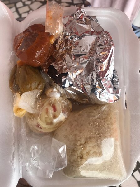 Plat poulet grillé attieké