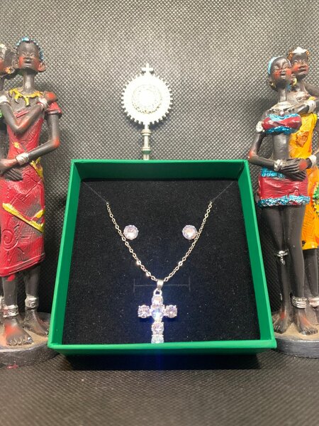 Collier et boucles d'oreilles