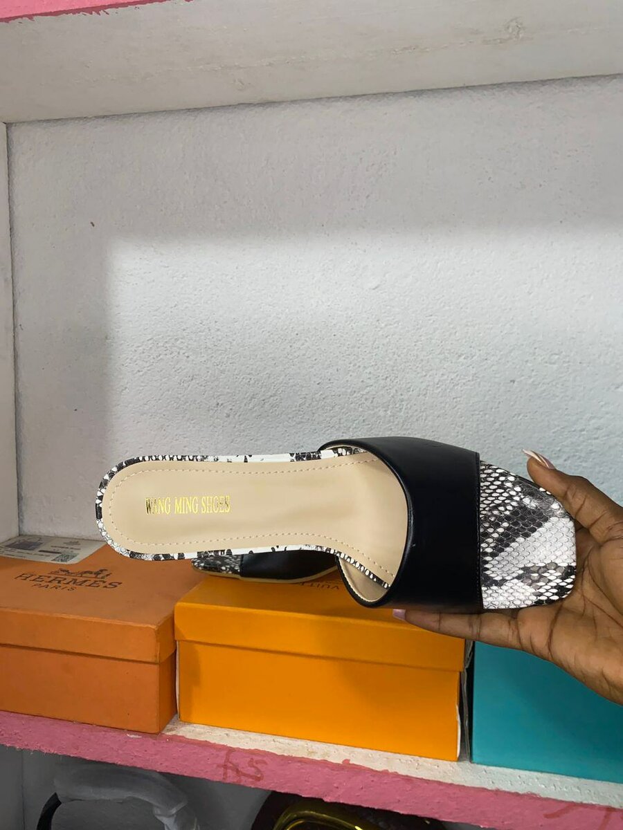 Sandales à talons effet serpent