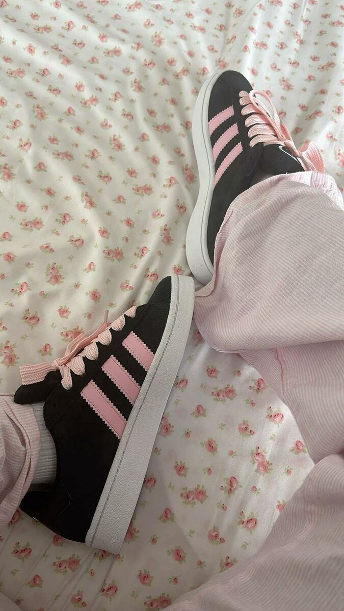 Baskets Adidas noires et roses