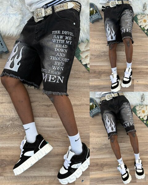 Short en jean noir style graffiti