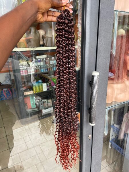 Extensions bouclées brunes