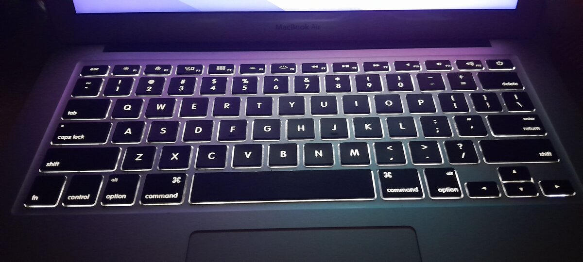 Macbook air 2015(i7 5th gen, 8gb and 256gb SSD)