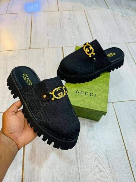 Mules Gucci Noires Chic