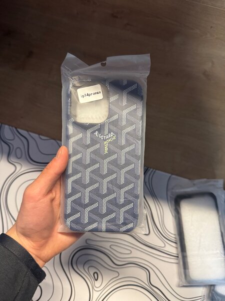 Чехлы от Goyard на айфон