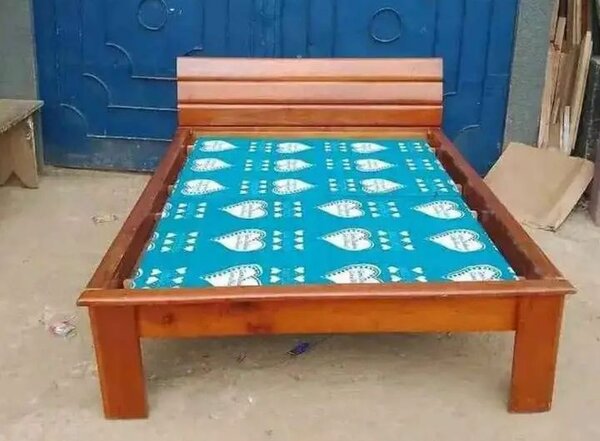 Lit design en bois moderne