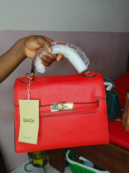 Sac à main rouge élégant