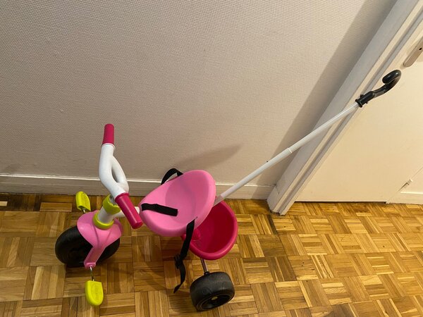 Tricycle rose pour enfants