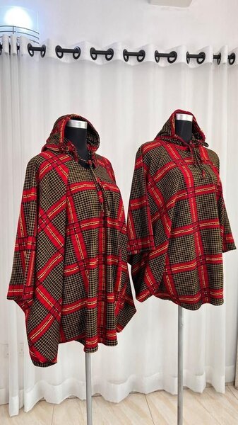 Pèlerine africaine rouge et noire