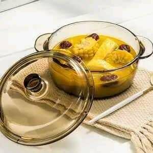 Casseroles en verre avec couvercle