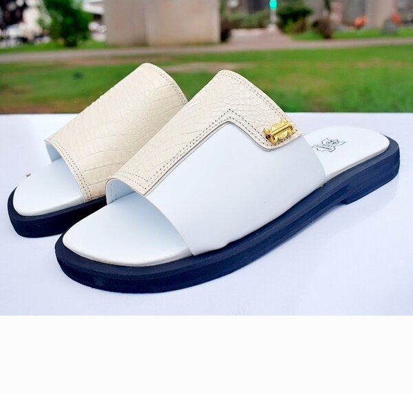 Chaussure sandale en cuir croco blanc