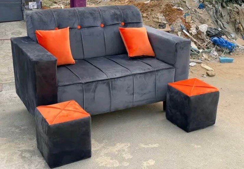 Canapé moderne avec poufs