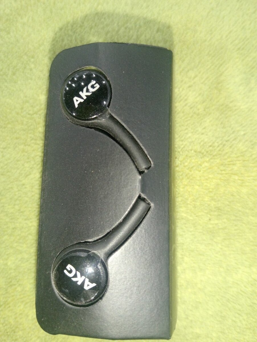 AKG Hand Free