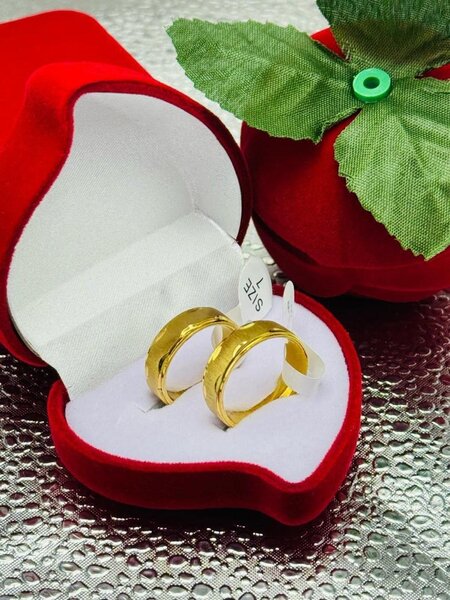 Elegant Gold Wedding Rings