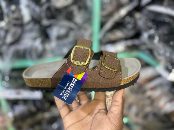 Sandales en cuir marron