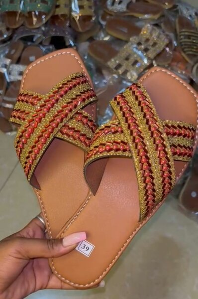 Sandales croisées perlées