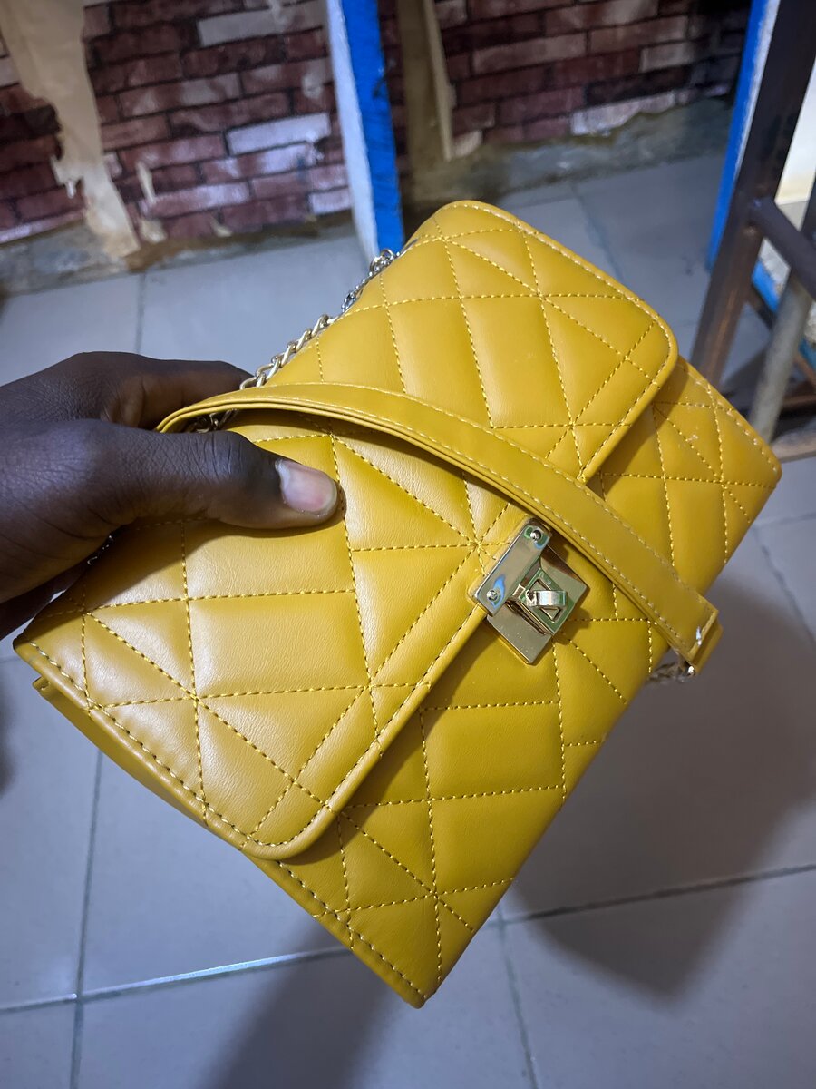 Sac à main matelassé jaune