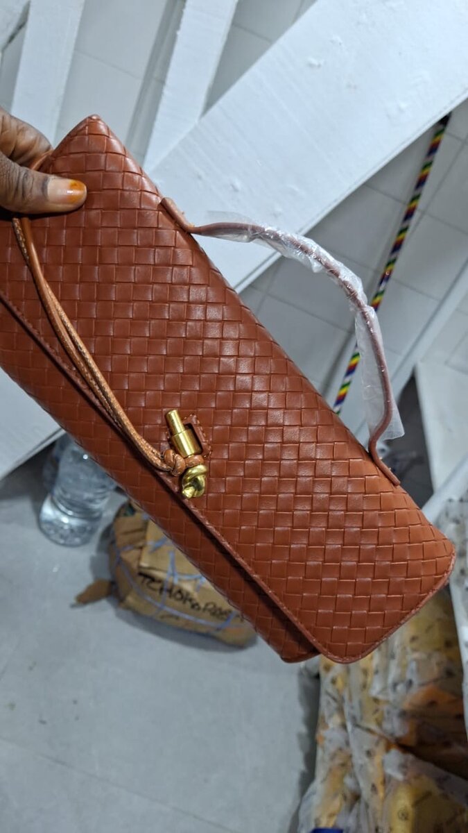 Sac à main en cuir tressé