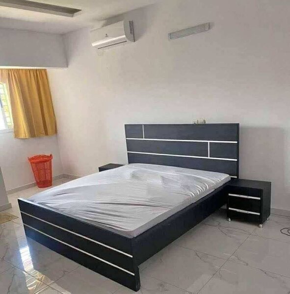 Lit moderne noir avec rangement