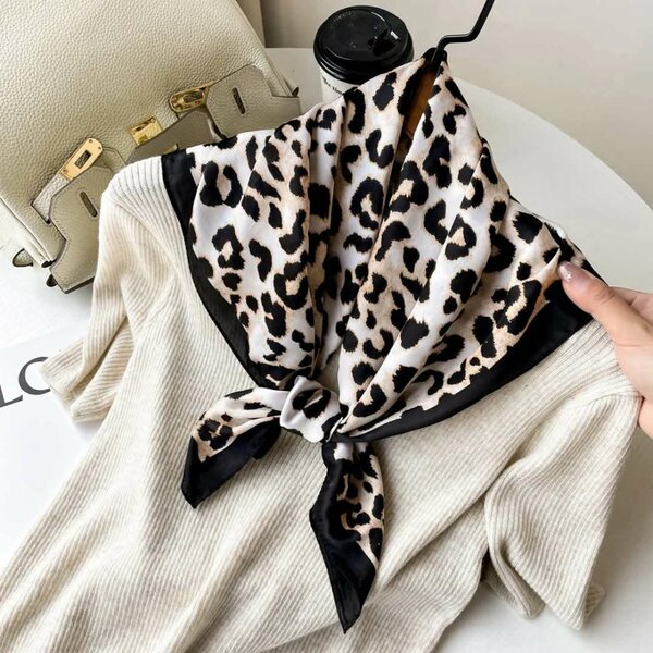 Écharpe panthère élégante