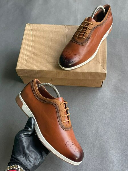 Chaussures en cuir marron