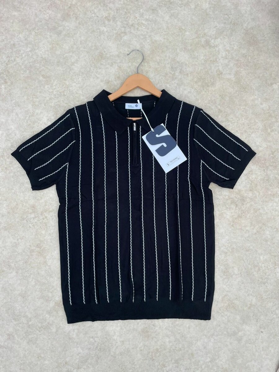 Polo en tricot rayé élégant