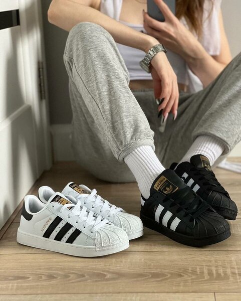 Baskets mode noires et blanches