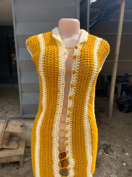 Robe crochet jaune élégante