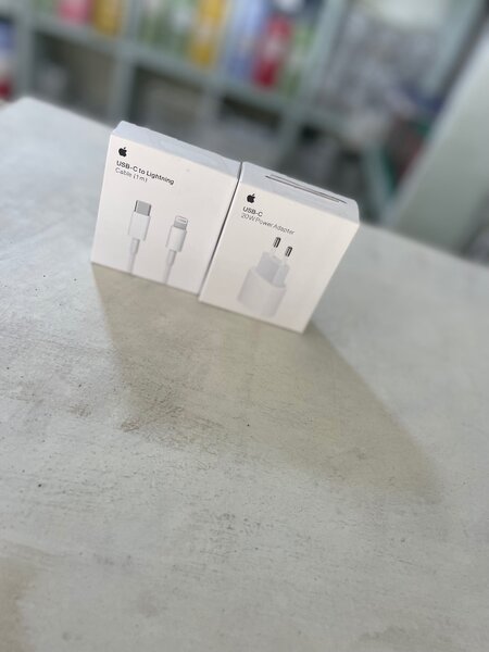 Adaptateur et câble USB-C Apple