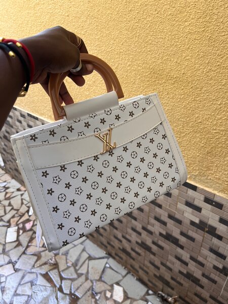 Sac à main Guess élégant